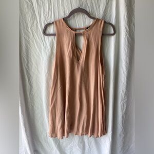 Peach flows dress with key hole in front and back, worn once, small